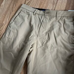 Men’s tech pants 33/32. NWT tan color